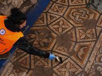 Solomon’s Knot mosaic chamber unearthed in Smyrna