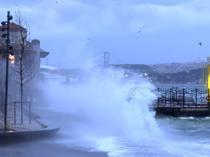 Storm batters Istanbul, disrupts transport across western Türkiye