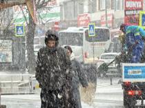 Heavy snow cripples Istanbul as freezing front sweeps through nation