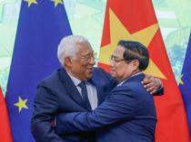 Vietnam, EU vow stronger ties as blocs chief visits Hanoi