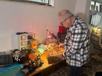 Retired engineer repairs ‘sick’ toys to bring joy to children