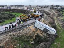 Two road accidents kill 16 people in southern provinces