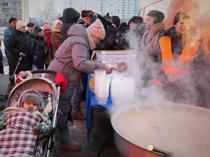 Kievs elderly shiver after Russian attacks