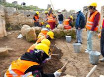 Women trace history at ancient castle