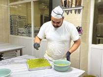 Turkish baklava makers work non-stop for Ramadan rush