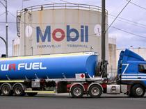 Oil market stays volatile despite stockpile release