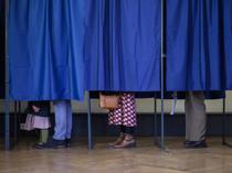 Left leads in Paris, far right eyes gains in France local polls