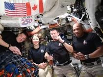 After milestone-rich lunar flyby, astronauts start trip home