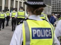 UK govt vows to cut knife crime within 10 years