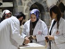 Artisans engrave historic patterns onto Mardin stone