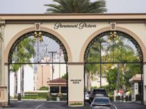 Hollywood stars sign open later against Paramount-Warner deal