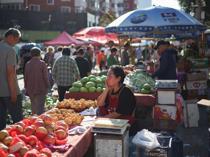 Chinas economy beats forecasts, but war darkens outlook