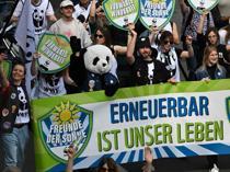 Thousands of people call for faster green shift in Germany