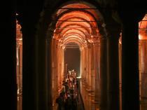 Rush at Basilica Cistern as entry fee drops to 1 lira for Turkish citizens