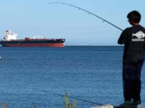 Oil extends gains, stocks sink as peace talk hopes fade