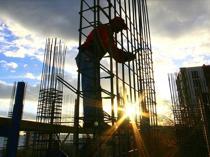 Confidence falls in services and retail, rises in construction