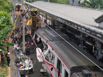 Train collision kills 14, injures dozens near Jakarta