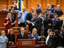 Romanian pro-EU PM loses no-confidence motion