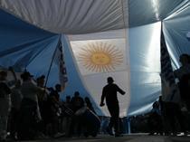 Fitch lifts Argentinas credit rating to B-