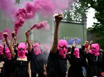 Protests as Venice Biennale opens in turmoil over Russian presence