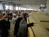 Hajj pilgrims stone the devil in final ritual