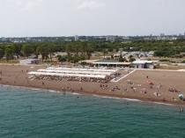 Antalya introduces smoke-free beaches in bid to curb cigarette pollution