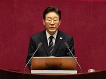 South Korea president urges Trump to help make peace with North