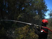 Thousands flee raging wild fires in southern Europe
