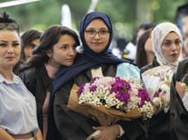 Miracle quake survivor graduates university