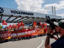 Union warns of conflict as Volkswagen eyes mass job cuts