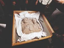 France returns Syrian artifacts after Macron visits Damascus