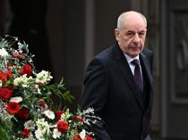 Hungary premier ups pressure on president