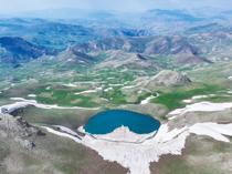 Faraşin Plateau draws summer visitors with glacial lakes