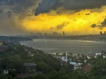Severe storm hits Istanbul, triggers swimming bans