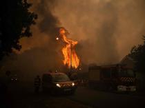 Thousands flee wildfires in southern Europe