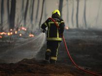 More than 325,000 flee wildfires in France and Spain