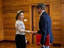 Detained Suu Kyi meets Red Cross official