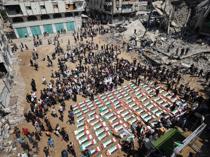 Gazans hold mass funeral for those killed during war