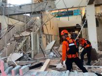 Thousands await aid after deadly Indonesian quake
