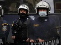 Migrants clash with police in Greece