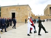 Türkiye marks 104th Victory Day as Erdoğan visits Anıtkabir amid naval parade