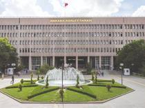 Probe into former Ankara mayor over money transfer claims
