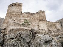 New paved road smooths journey to historic Engüzekkapı Castle