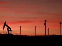 Oil rally lifts bond yields, weighs on gold