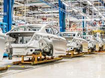 Auto output falls 7.3 pct in first eight months