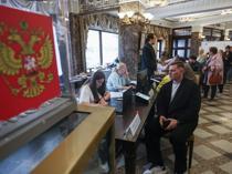 Russians begin voting in election as war drags on