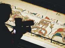British Museum bans photos of Bayeux Tapestry as crowds linger
