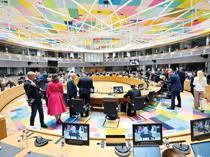Azerbaijan pardons Frenchman after EU lifts sanctions on oligarchs