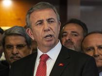 Ankara mayor quits CHP, says to remain independent