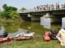 India festival boat capsize kills 13 children